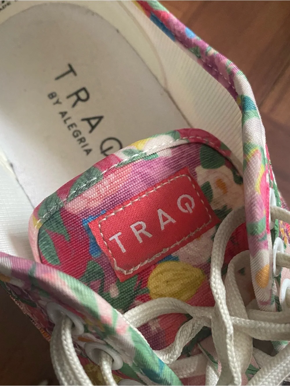 Traq by Alegria Sneaq Chillax Floral Sneakers Women’s 9 Pink